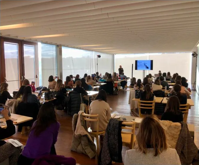 Alumnos en una formación de tresD