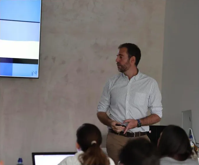 Alumnos en una formación de tresD
