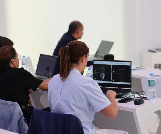 Alumnos en una formación de tresD