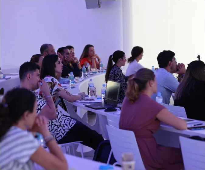 Alumnos en una formación de tresD
