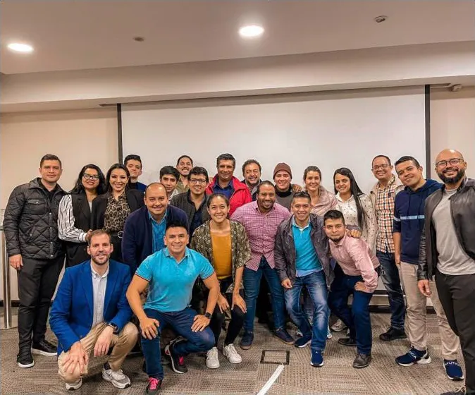 Alumnos en una formación de tresD