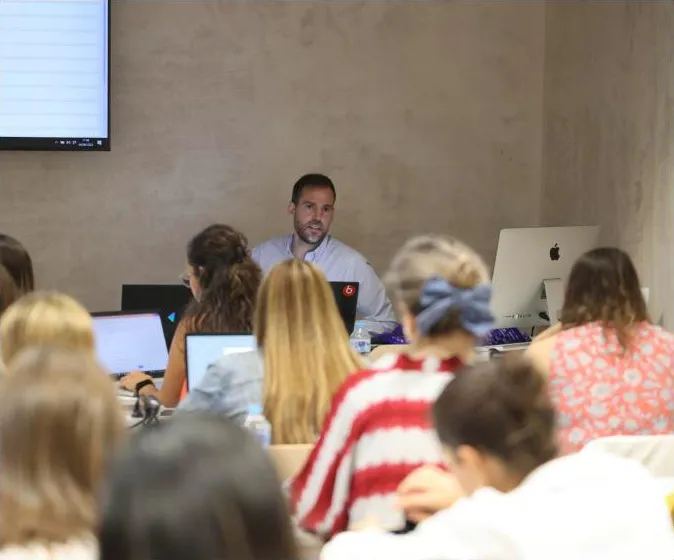 Alumnos en una formación de tresD