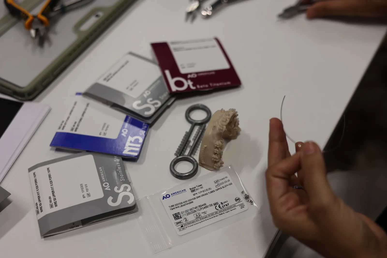 Material de las prácticas, por cortesía de American Orthodontics